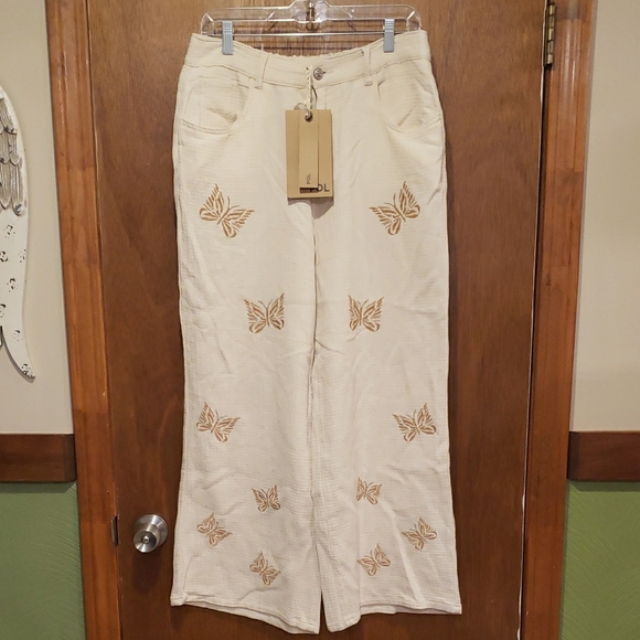 POL Beige Wide Leg Pants with Butterfly Embroidery - Picture 5 of 9